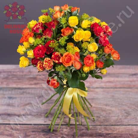 Букет из 15-ти ярких кустовых роз