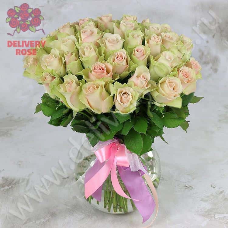 Букет из 51 зелено-розовой розы 40 см. Люкс