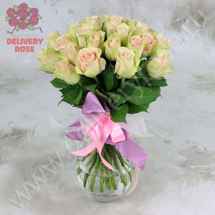 Букет из 25 зелено-розовых роз 40 см. Люкс